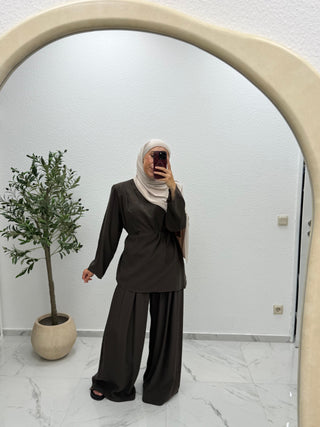 ZWEITEILER MIT ASYMMETRISCHEM OBERTEIL & WEITER HOSE