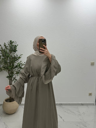 KLEID MIT VOLANTÄRMELN