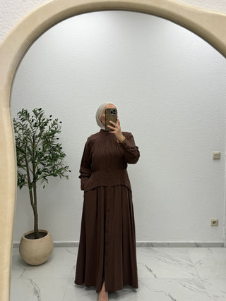 KLEID MIT ELASTISCHER TAILLE