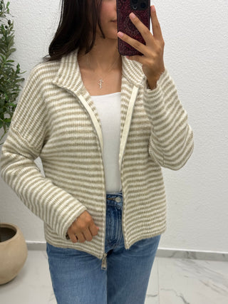 GESTREIFTE STRICKJACKE MIT REIẞVERSCHLUSS