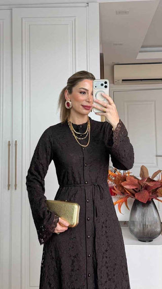 KLEID AUS SPITZE