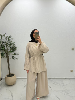 ZWEITEILER MIT ASYMMETRISCHEM OBERTEIL & WEITER HOSE
