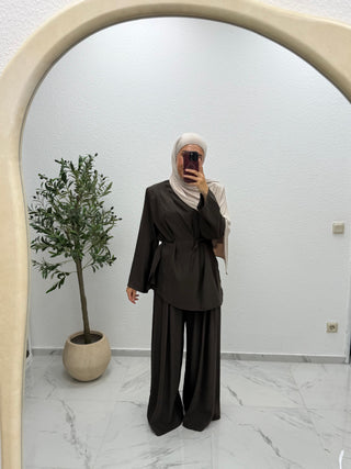 ZWEITEILER MIT ASYMMETRISCHEM OBERTEIL & WEITER HOSE