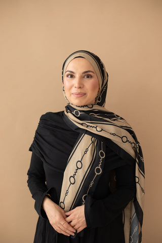HIJAB MIT KETTENMUSTER