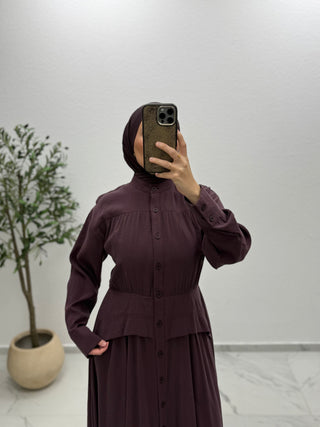KLEID MIT ELASTISCHER TAILLE
