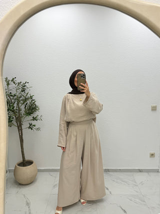 ZWEITEILER MIT ASYMMETRISCHEM OBERTEIL & WEITER HOSE