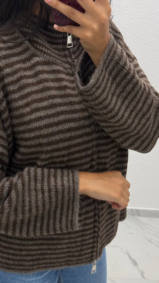 GESTREIFTE STRICKJACKE MIT REIẞVERSCHLUSS