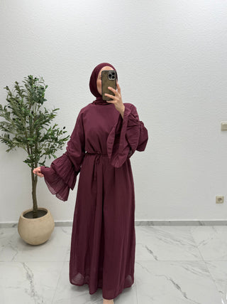 KLEID MIT VOLANTÄRMELN