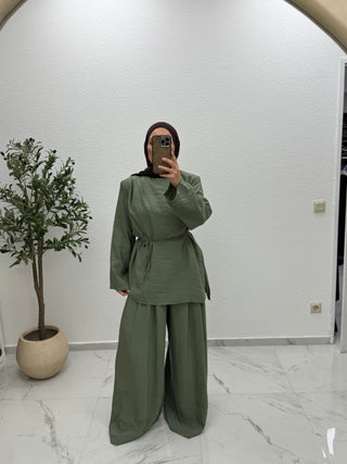 ZWEITEILER MIT ASYMMETRISCHEM OBERTEIL & WEITER HOSE