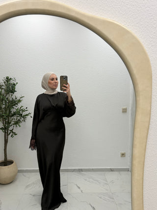 SATIN - KLEID MIT SPITZENDETAILS