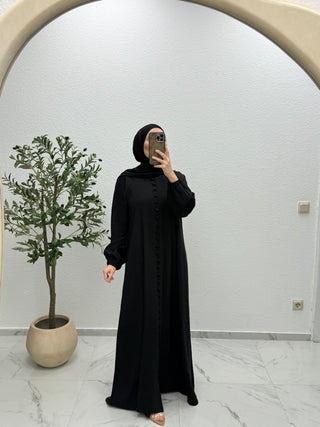 KLEID MIT KNOPFDETAILS UND GÜRTEL