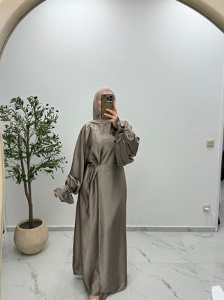 SATIN - KLEID MIT WEITEN ÄRMELN