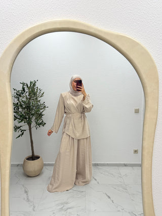 ZWEITEILER MIT ASYMMETRISCHEM OBERTEIL & WEITER HOSE