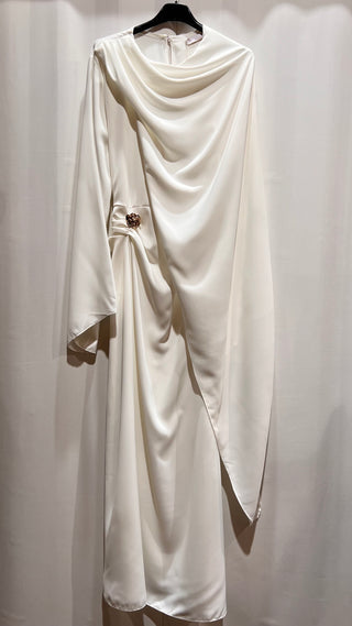 KLEID MIT CAPE DETAIL