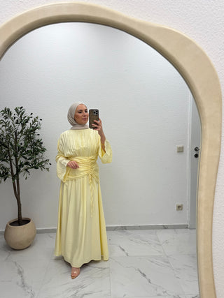 KLEID MIT DRAPIERUNG & WEITEM ÄRMEL