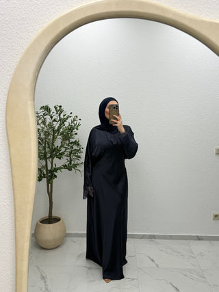 SATIN - KLEID MIT SPITZENDETAILS