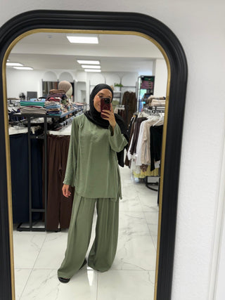 ZWEITEILER MIT ASYMMETRISCHEM OBERTEIL & WEITER HOSE