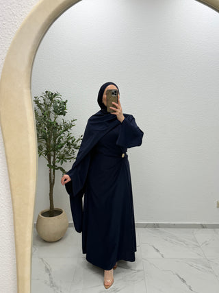 KLEID MIT CAPE DETAIL