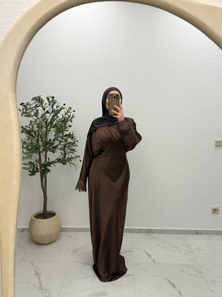 SATIN - KLEID MIT SPITZENDETAILS