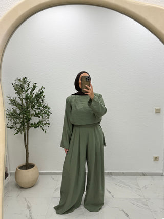 ZWEITEILER MIT ASYMMETRISCHEM OBERTEIL & WEITER HOSE