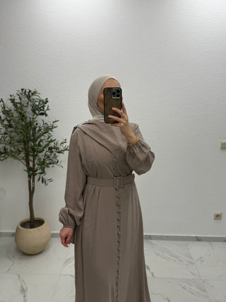 KLEID MIT SCHALDETAIL UND KNOPFDETAIL