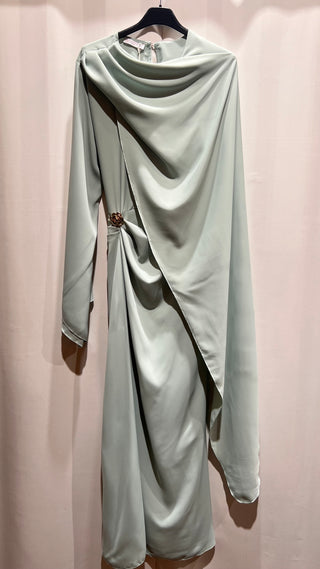 KLEID MIT CAPE DETAIL