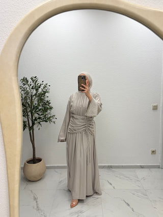 KLEID MIT DRAPIERUNG & WEITEM ÄRMEL