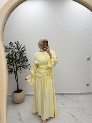 KLEID MIT DRAPIERUNG & WEITEM ÄRMEL