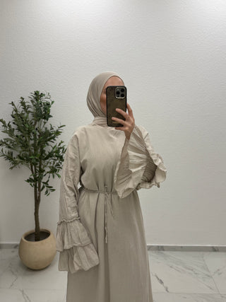 KLEID MIT VOLANTÄRMELN