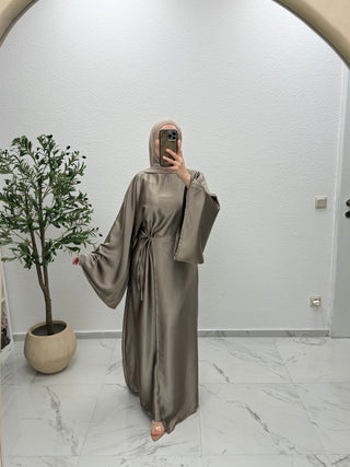 SATIN - KLEID MIT WEITEN ÄRMELN