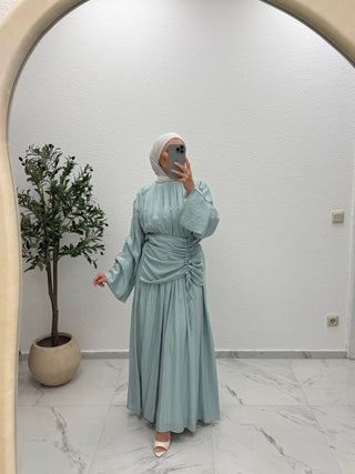 KLEID MIT DRAPIERUNG & WEITEM ÄRMEL