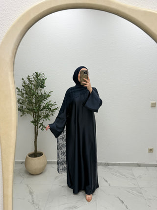 SATIN - ABAYA MIT SPITZENDETAILS