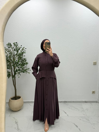 KLEID MIT ELASTISCHER TAILLE