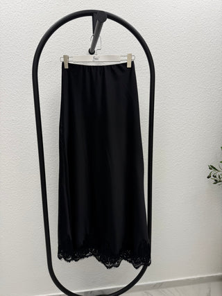 SATIN - ROCK MIT SPITZE
