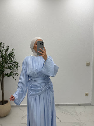 KLEID MIT DRAPIERUNG & WEITEM ÄRMEL