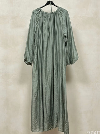 KLEID MIT BALLONÄRMELN