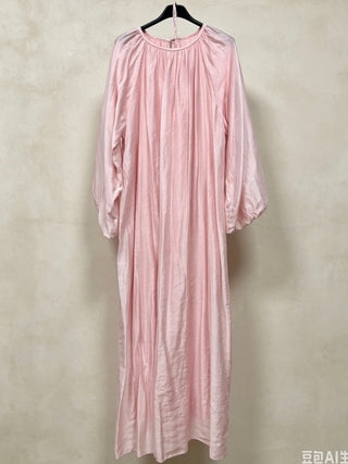KLEID MIT BALLONÄRMELN