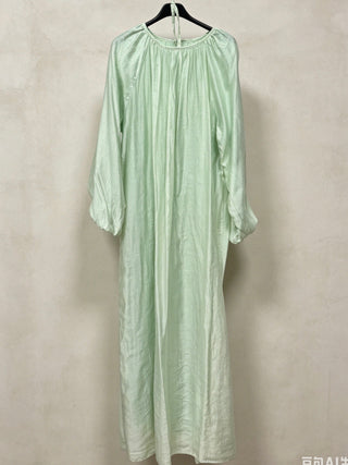 KLEID MIT BALLONÄRMELN